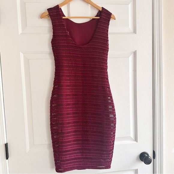 Guess Wine Sleeveless Slip on Bodycon Dress Size Small - Picture 3 of 8